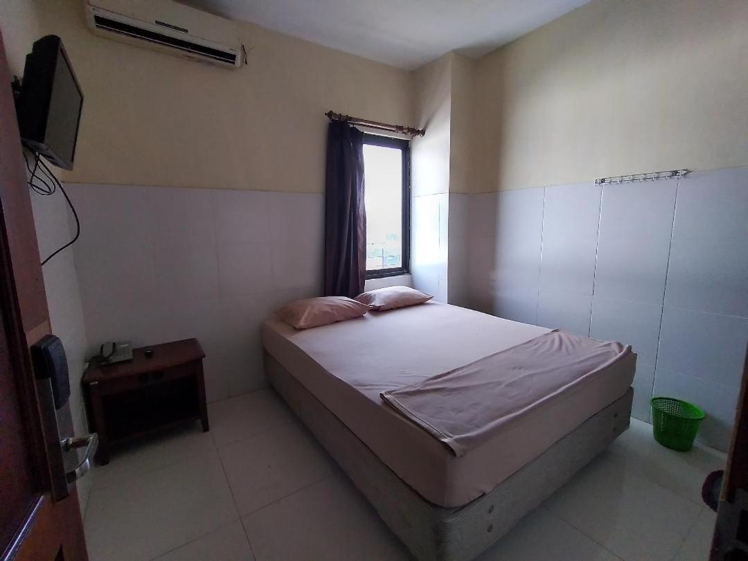 Golden Inn Ambon Exteriör bild